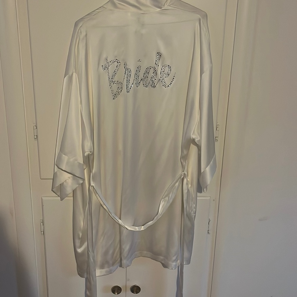 VS BRIDE ROBE